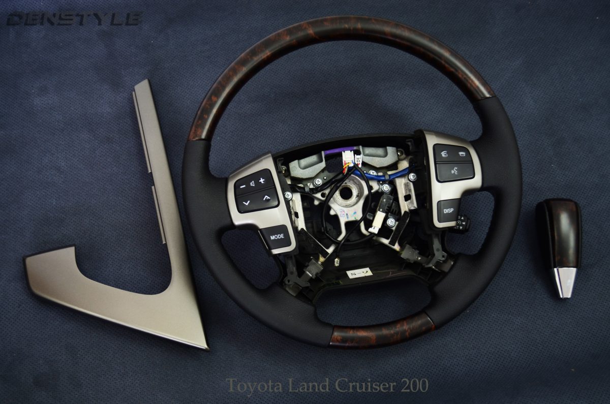 Toyota Land Cruiser 200 - Перекрасили косточки на руле и ручке КПП (аквапринт), перетянули всё это в кожу. 